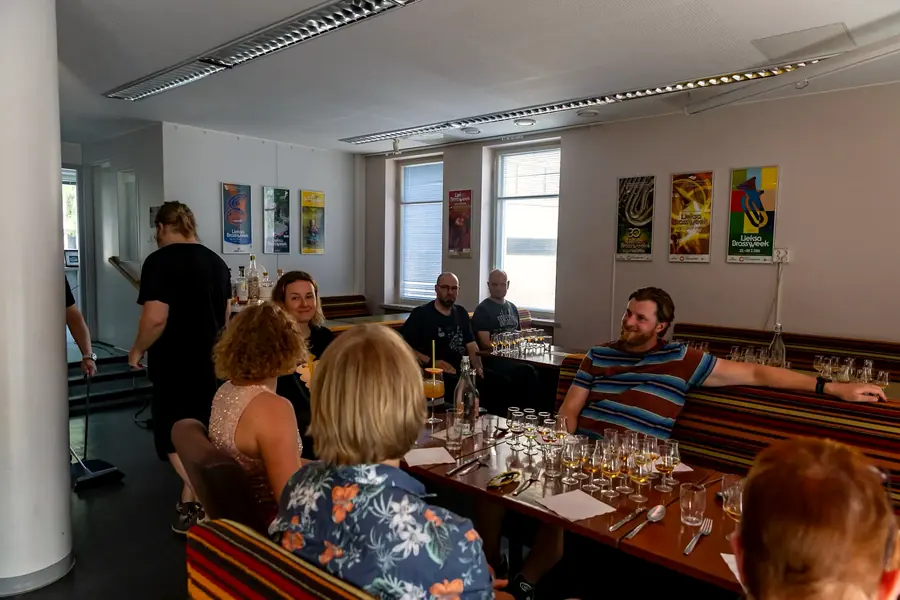 Rento tasting-hetki sisätilassa